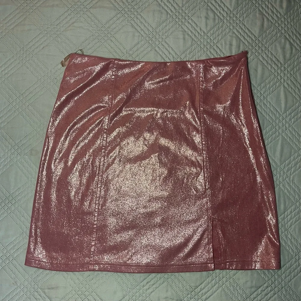 Main Strip Metallic Rose Pencil Skirt